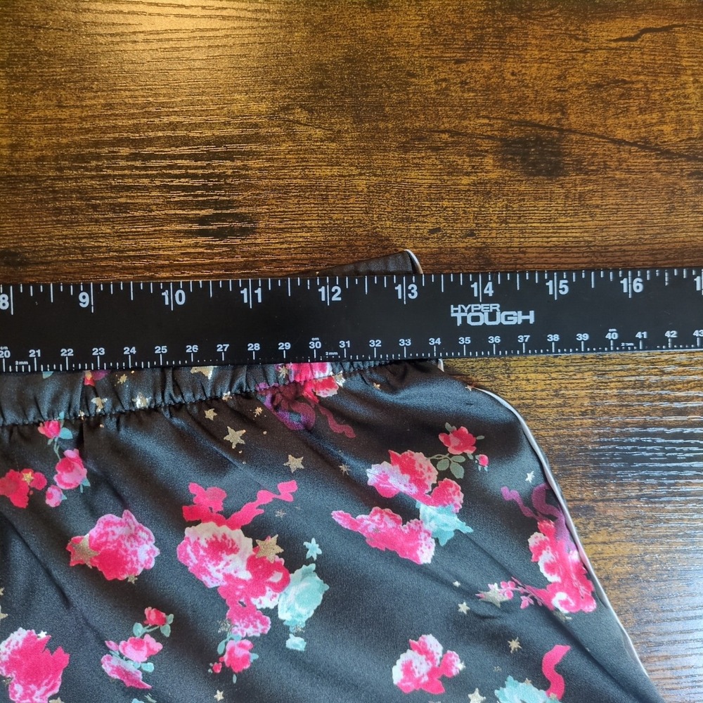 Victoria's Secret Black Floral Star Satin Pajama Shorts XS Pink Loungewear - Picture 7 of 10